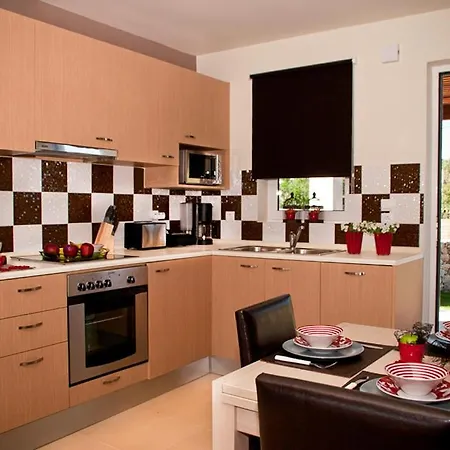 Next To , Taverns Bars & 10 To Lindos