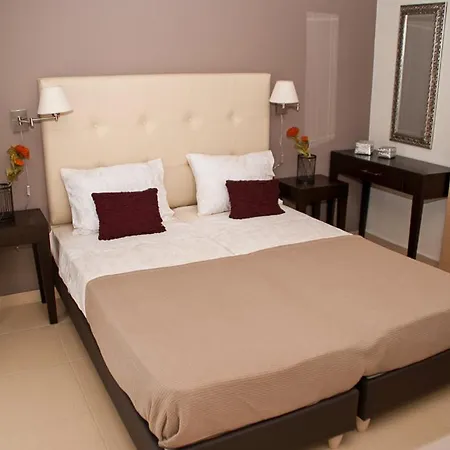 Next To , Taverns Bars & 10 To Lindos 别墅