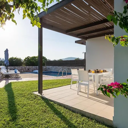 Next To , Taverns Bars & 10 To Lindos 别墅 哈拉奇