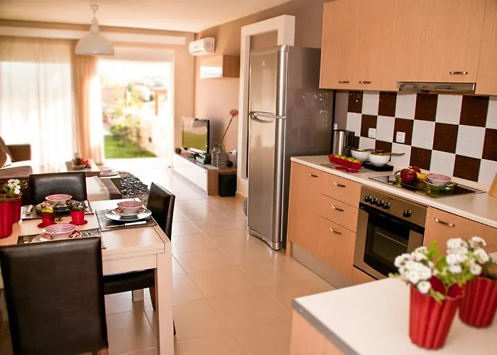 Next To , Taverns Bars & 10 To Lindos 别墅 *