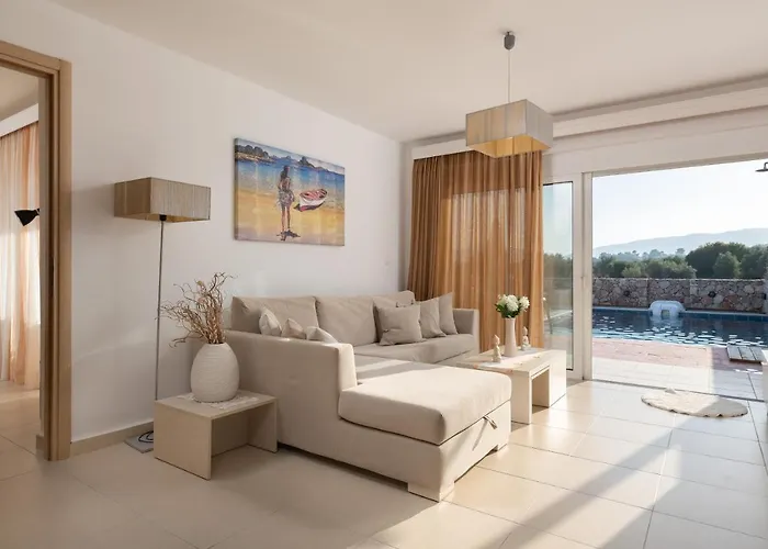 Next To , Taverns Bars & 10 To Lindos *