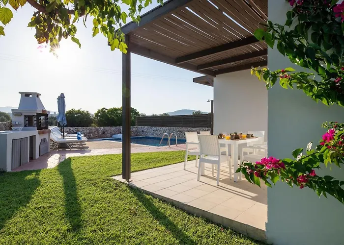 Next To , Taverns Bars & 10 To Lindos 别墅 哈拉奇