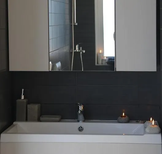 Next To , Taverns Bars & 10 To Lindos 别墅