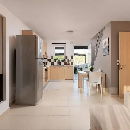 Next To Haraki Beach , Taverns Bars & 10 To Lindos Villa *