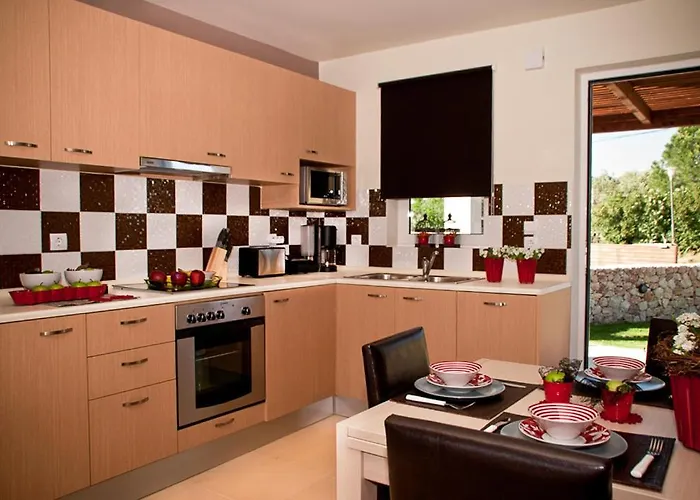 Next To , Taverns Bars & 10 To Lindos