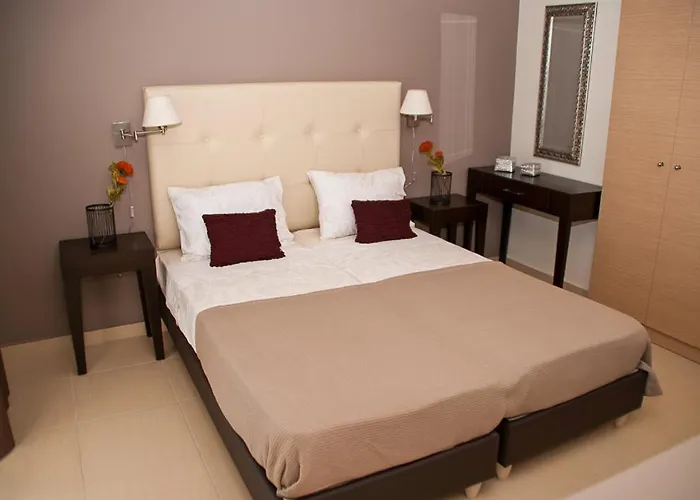 Next To , Taverns Bars & 10 To Lindos Villa