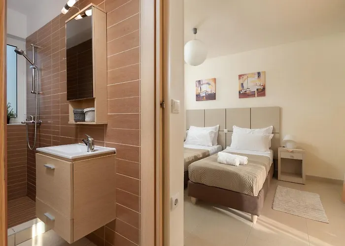 Villa Next To , Taverns Bars & 10 To Lindos *